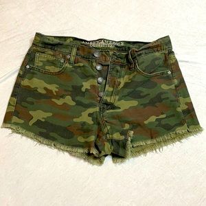 American eagle camo shorts